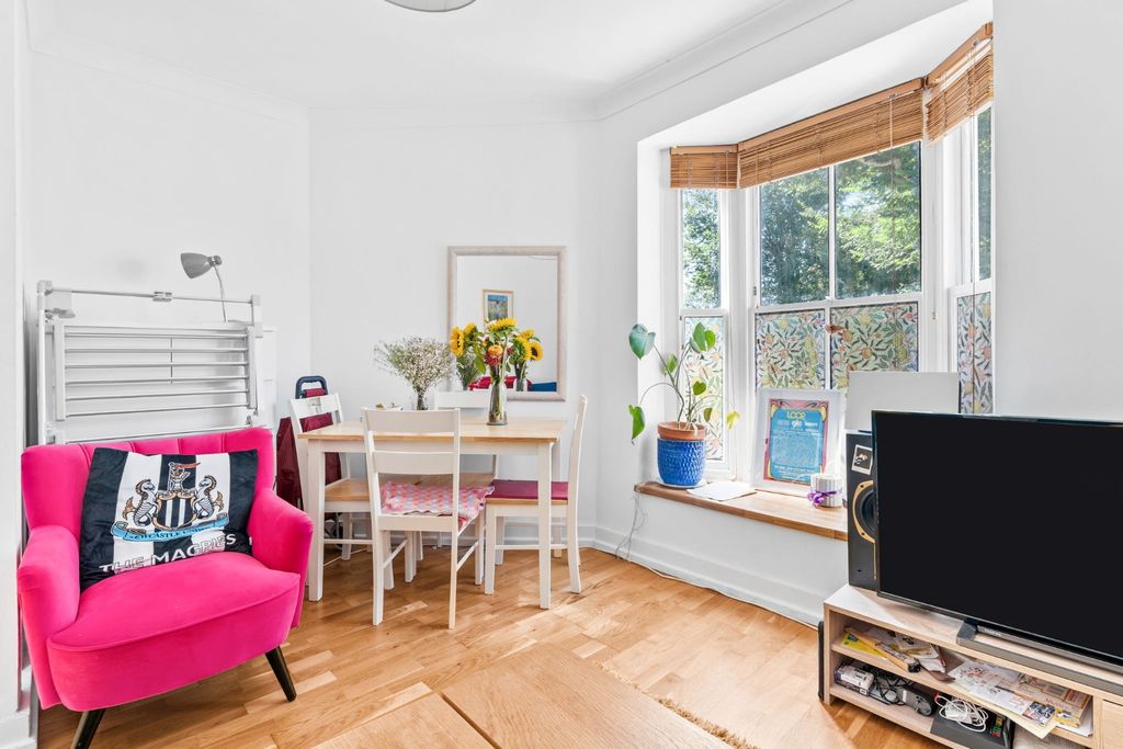 Property photo 3 of 17 4393524