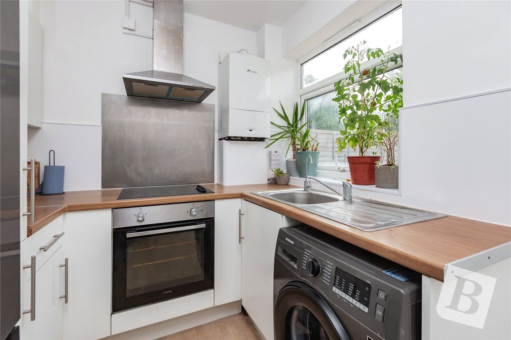 Property photo 2 of 11 Kitchen