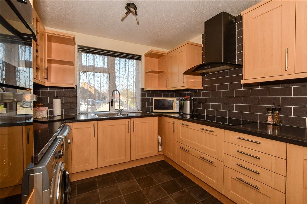 Property photo 2 of 11 Kitchen