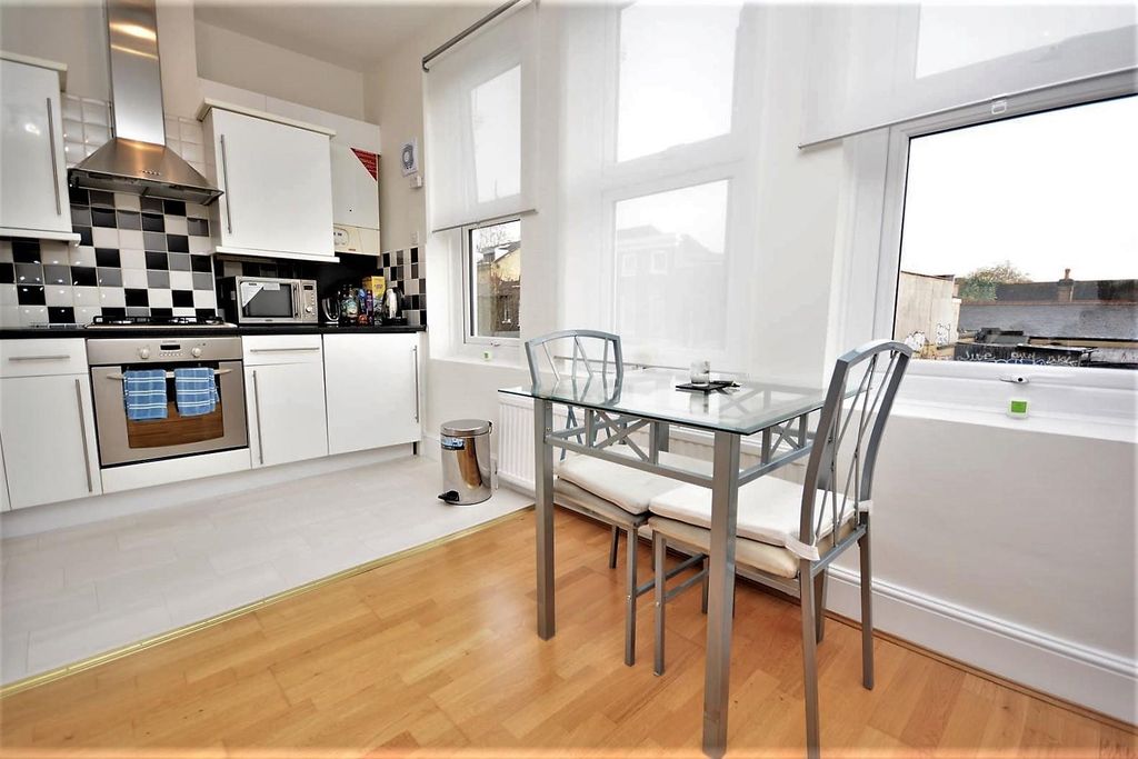Property photo 1 of 6 Tooting.Jpg