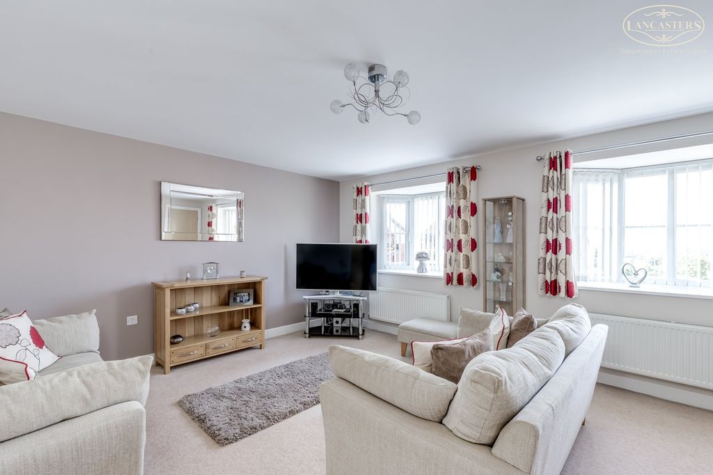 Property photo 2 of 16 Reception Room