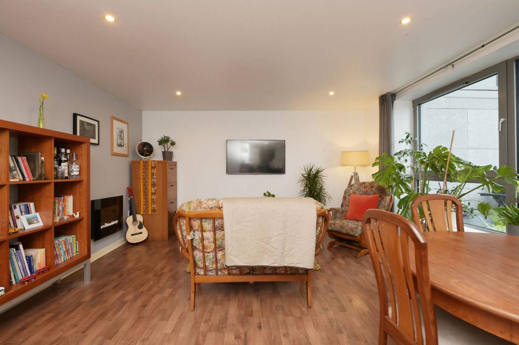 Property photo 3 of 28