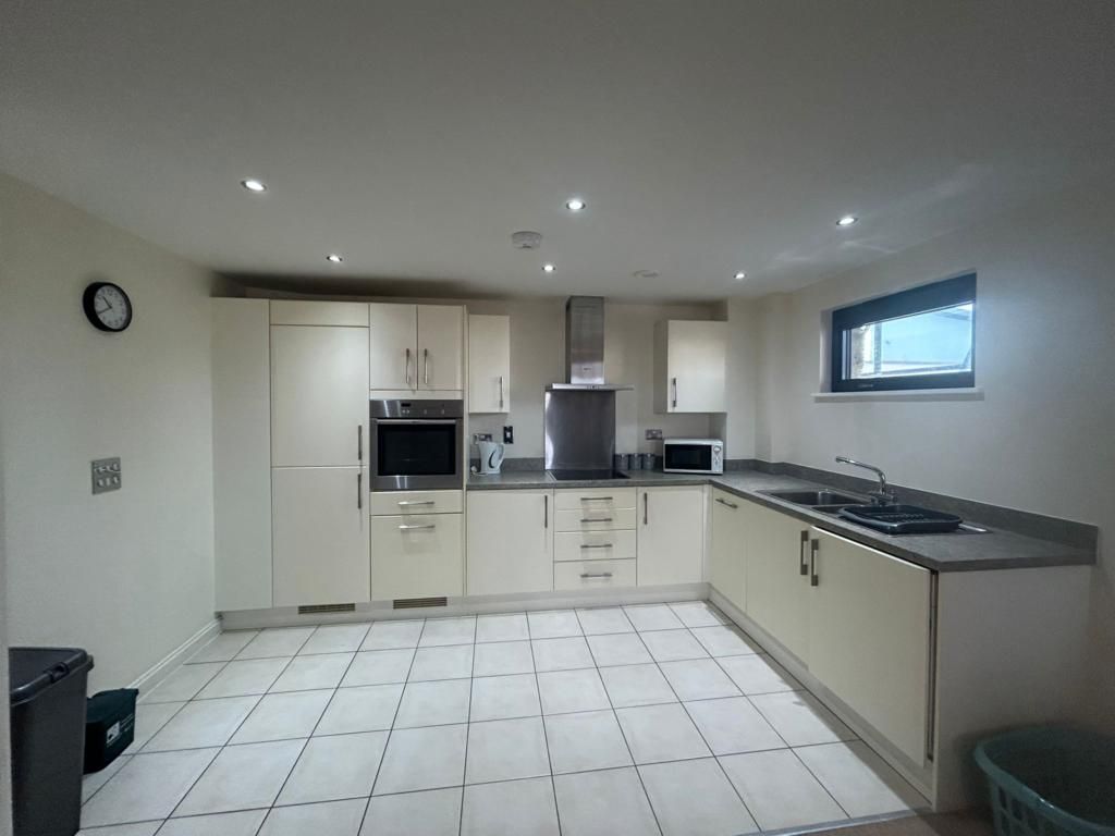 Property photo 3 of 7 Kitchen