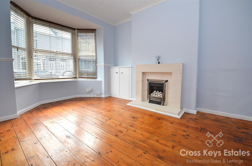 Property photo 2 of 19 Sitting Room