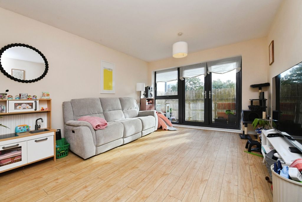 Property photo 3 of 21 Pbox-Img.Jpg