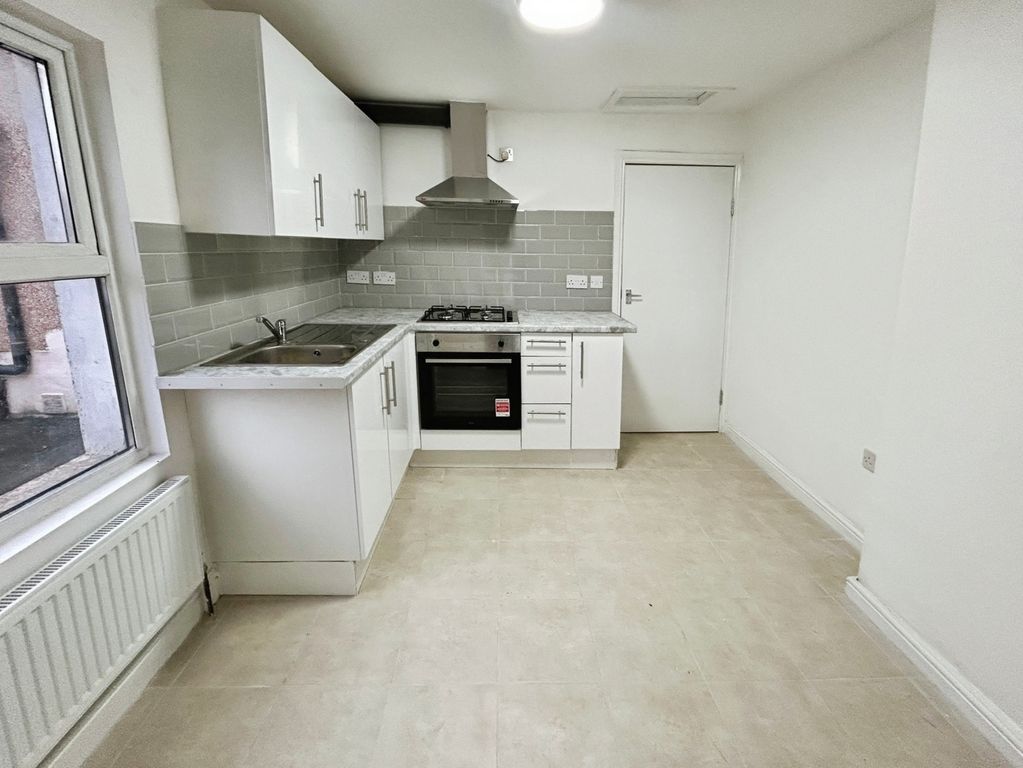 Property photo 2 of 9 Kitchen