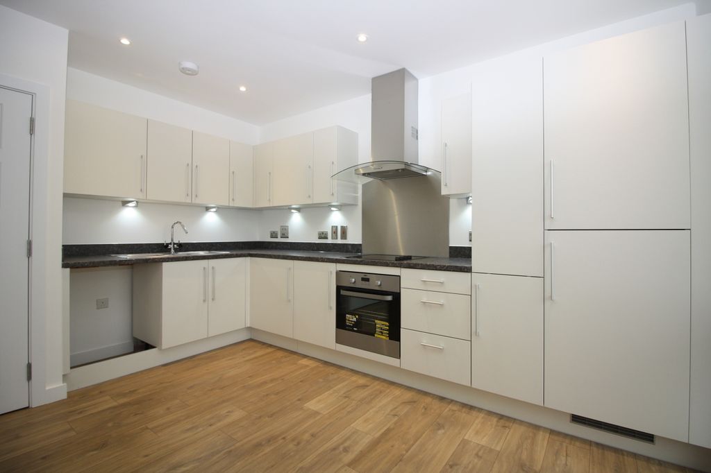 Property photo 3 of 8 Kitchen