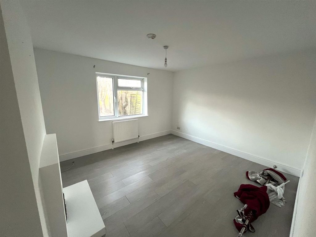 Property photo 3 of 11 Thumbnail_Img_7954.Jpg