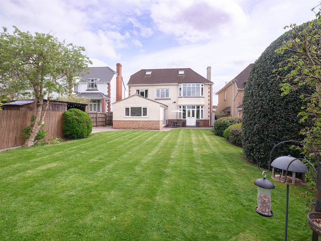 Property photo 2 of 29 46 Yewstock Crescent West-15.Jpg