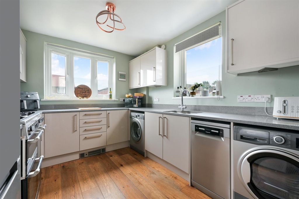 Property photo 3 of 20 Radstock Way (3).Jpg