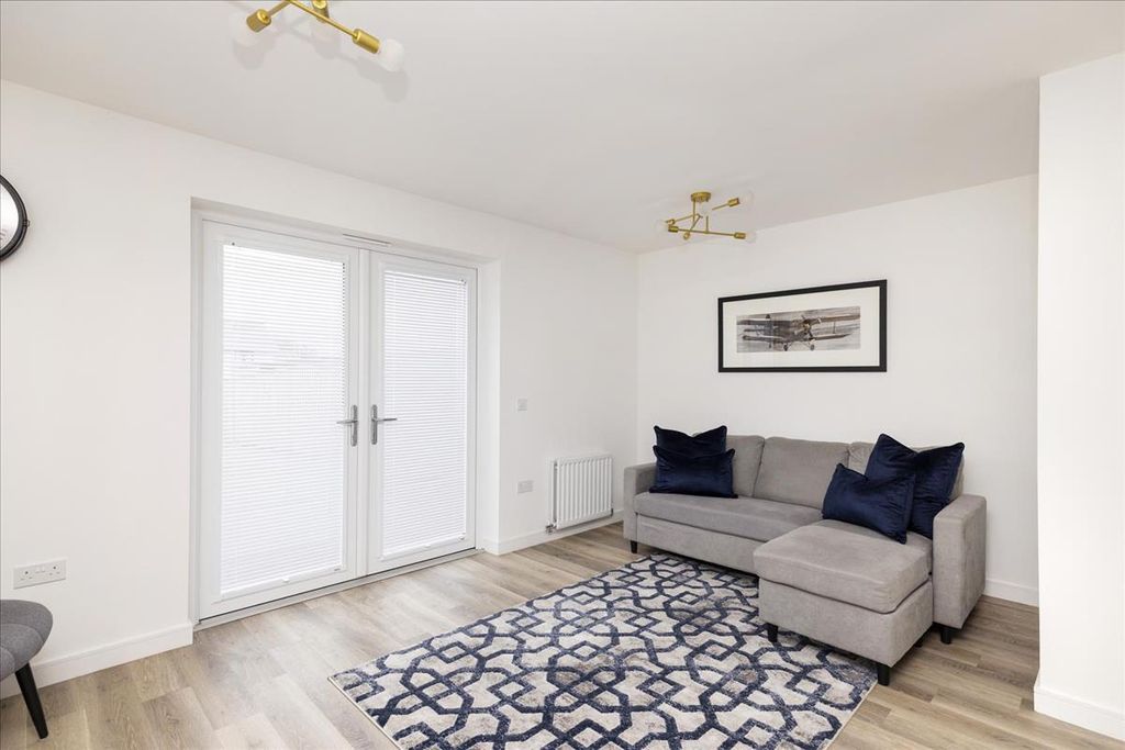 Property photo 3 of 35