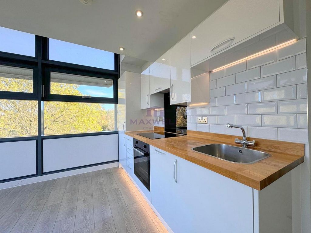 Property photo 3 of 18 For Sale, Buy - 2 Bed In Harlow, CM20 - Maxwellproperties.Co.uk