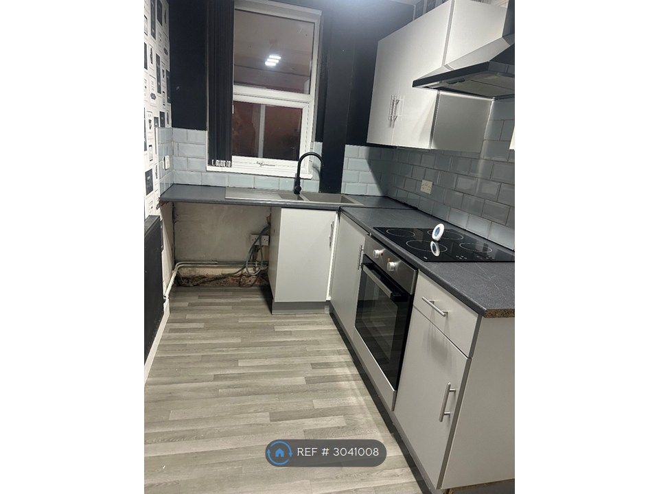 Property photo 2 of 10 Kitchen