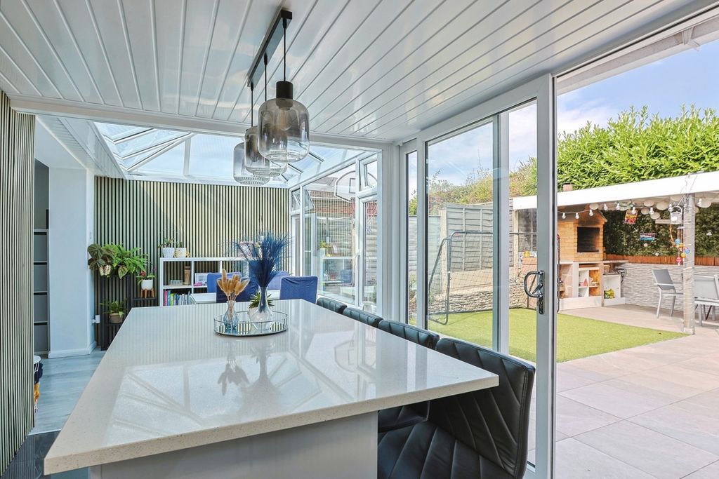 Property photo 2 of 20 Pbox-Img.Jpg
