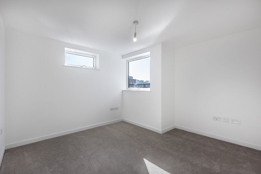 Property photo 2 of 8 Bathroom