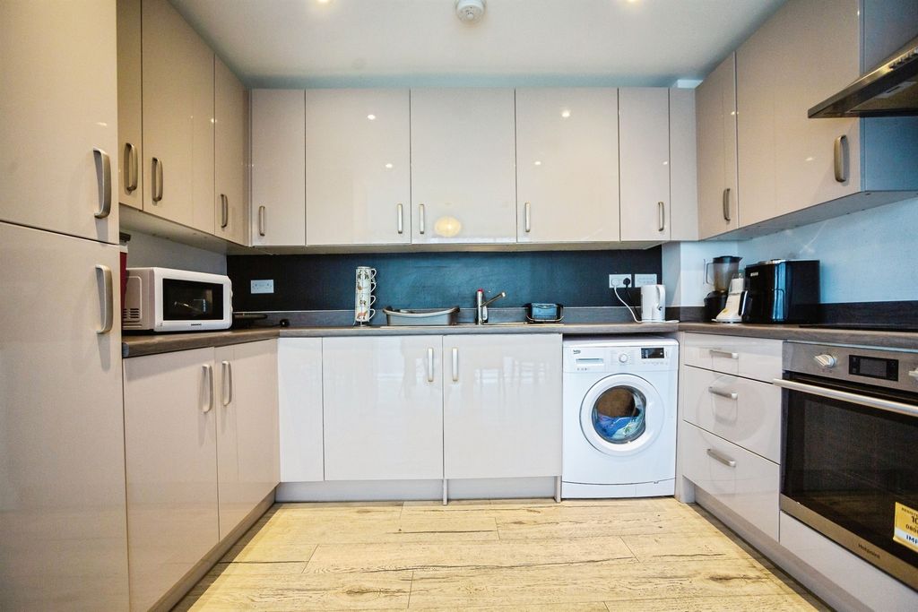 Property photo 3 of 11