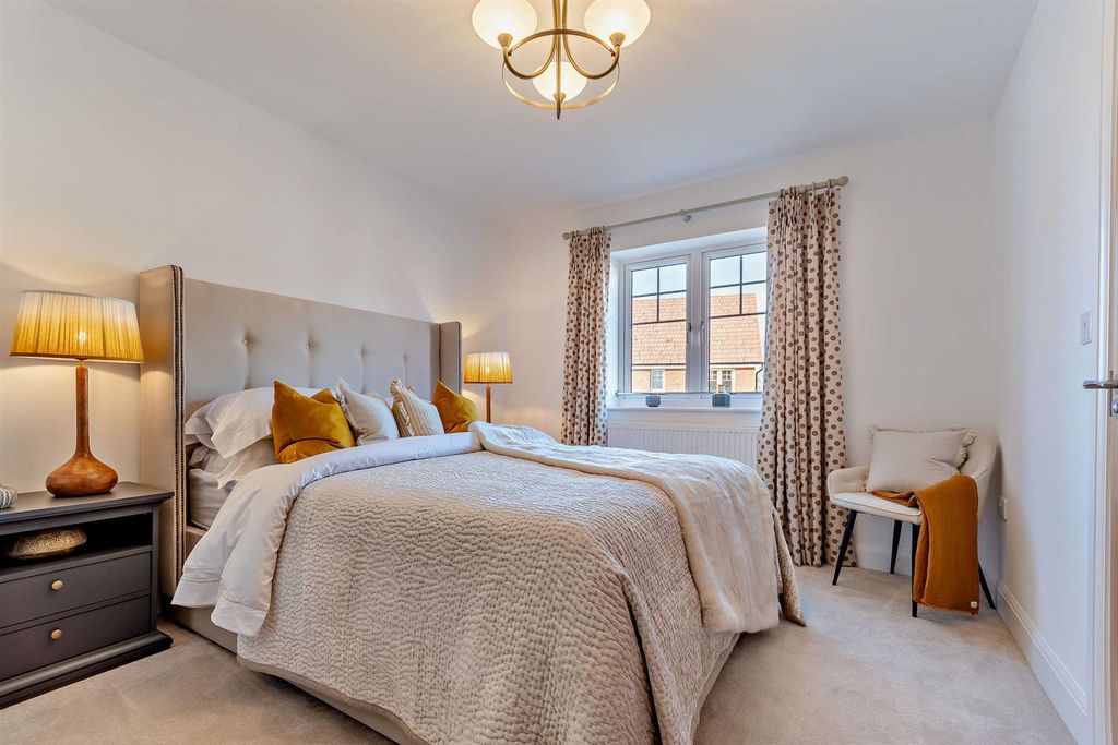 Property photo 3 of 9 8631338-Interior19-800.Jpg