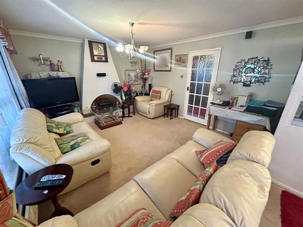 Property photo 3 of 12 Winters Way 1 (Blur).Jpg