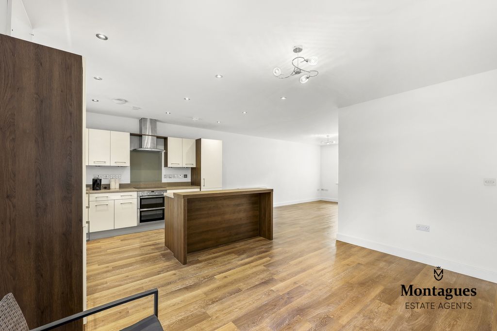 Additional image 4 of 2 bed flat for saleCentre Drive, Epping CM16