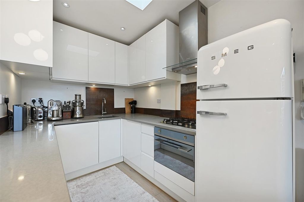 Property photo 2 of 8 Gratton Road