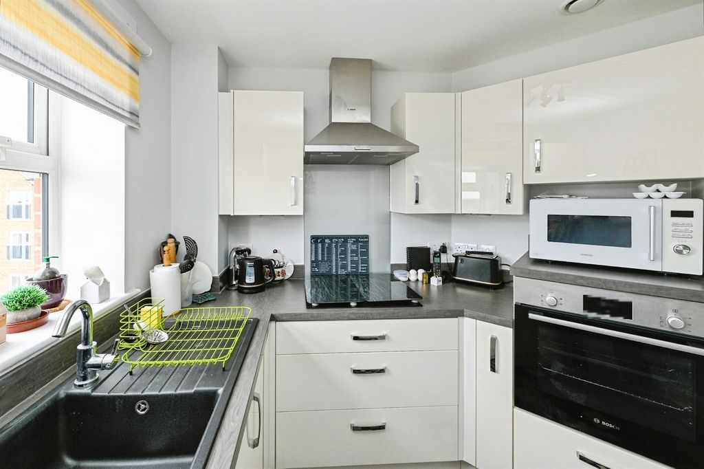 Property photo 3 of 40