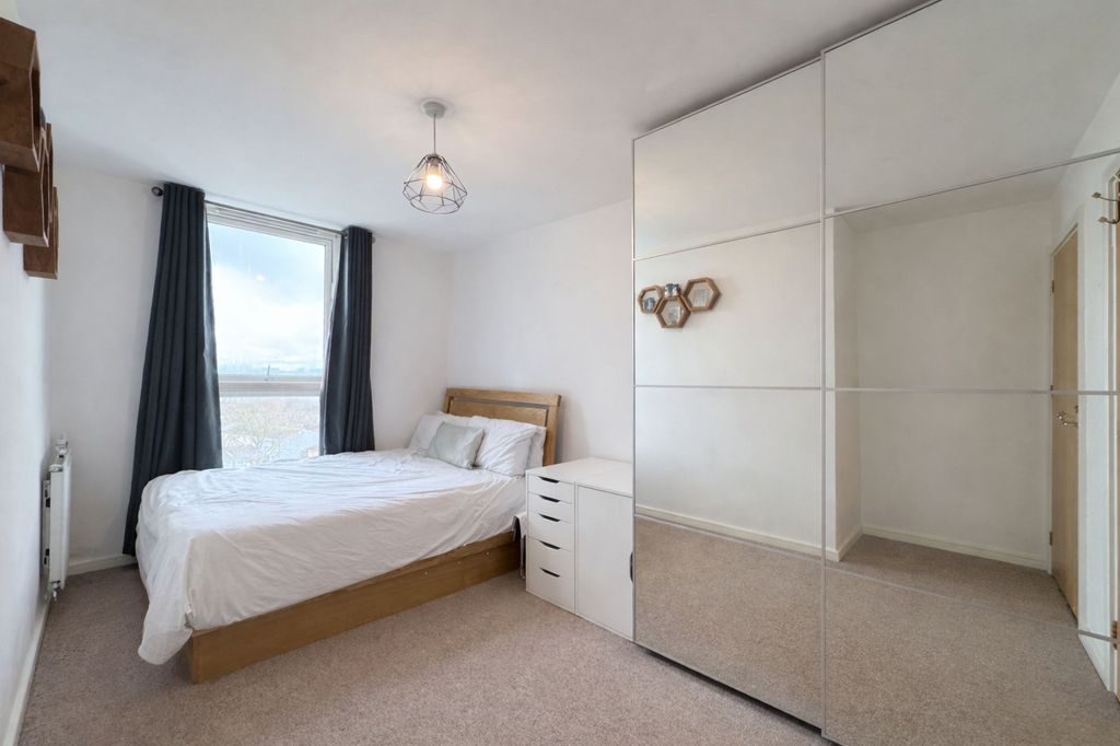 Property photo 3 of 10 Bedroom