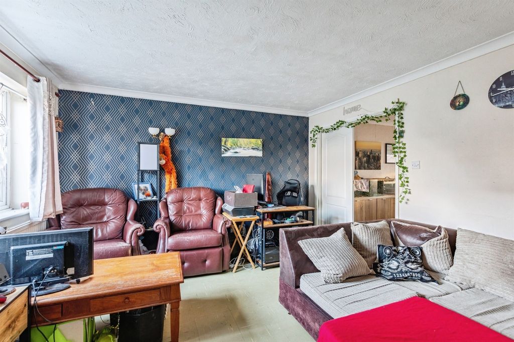 Property photo 2 of 13