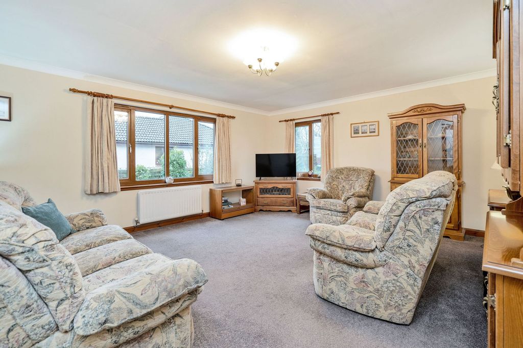 Property photo 3 of 28 Sitting Room