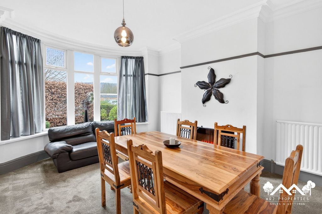 Property photo 3 of 49