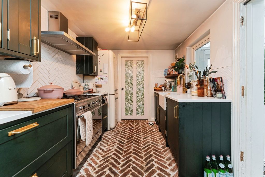 Property photo 3 of 16