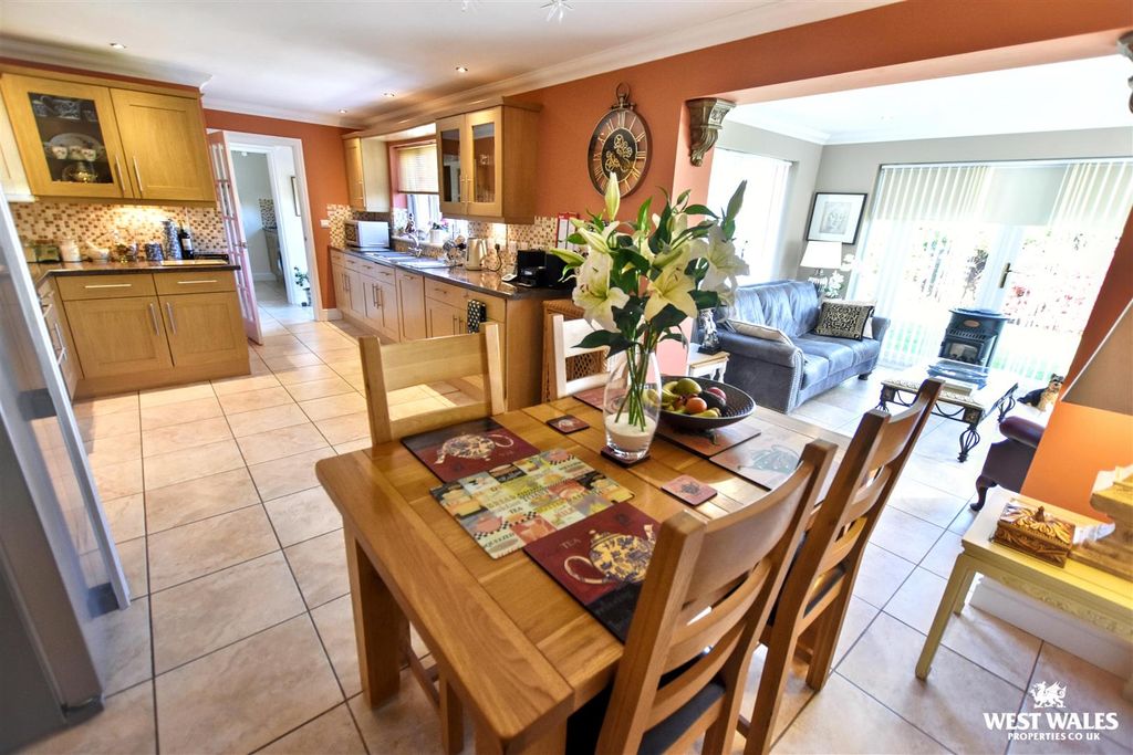 Property photo 3 of 28 11 (10).Jpg