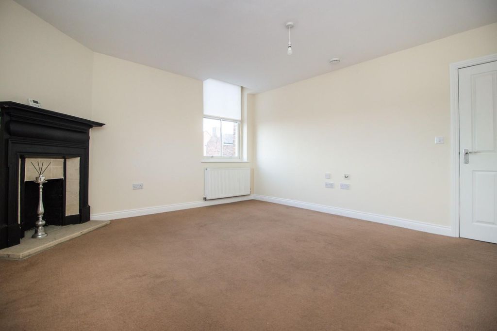 Property photo 3 of 11 Living Room