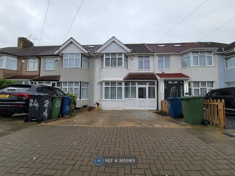 Property photo 1 of 13 Extended 3/4-Bedroom Mid-Terrace House In Ha3