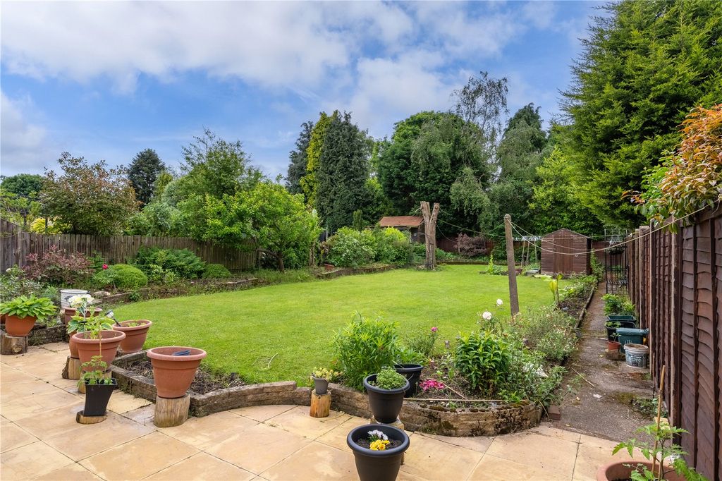 Property photo 2 of 37 Picture No. 32