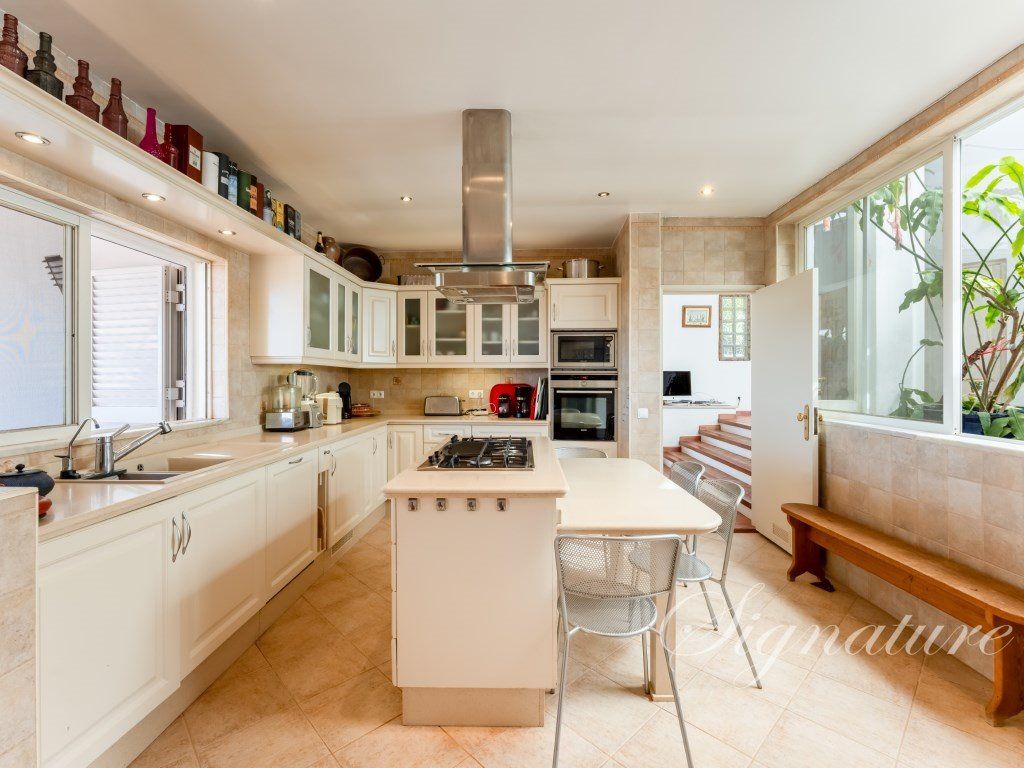 Property photo 3 of 54
