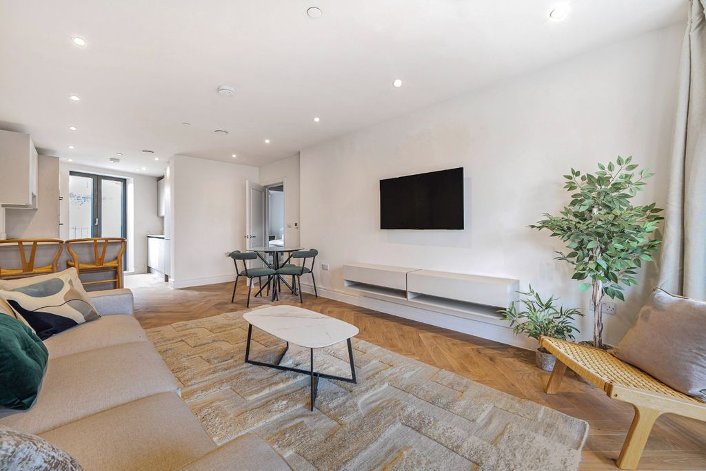 Property photo 3 of 15 3127743