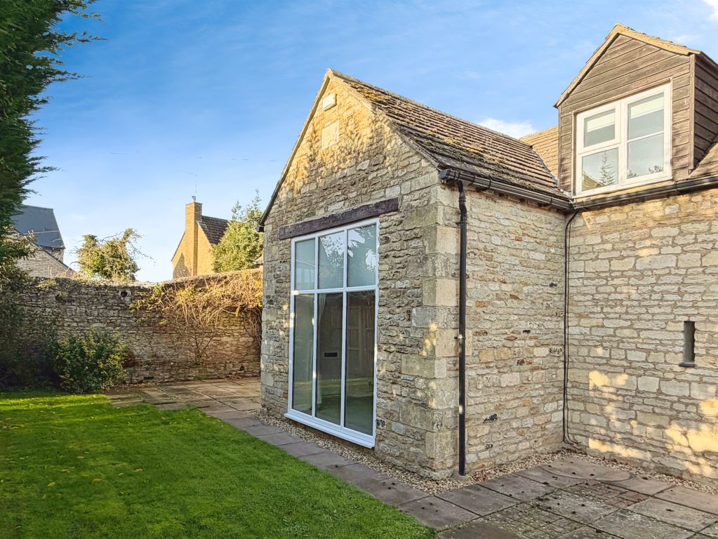 Property photo 2 of 23