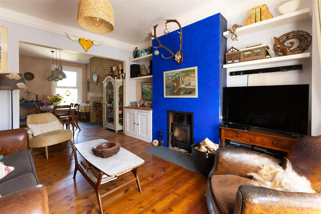 Property photo 1 of 25 Living Space