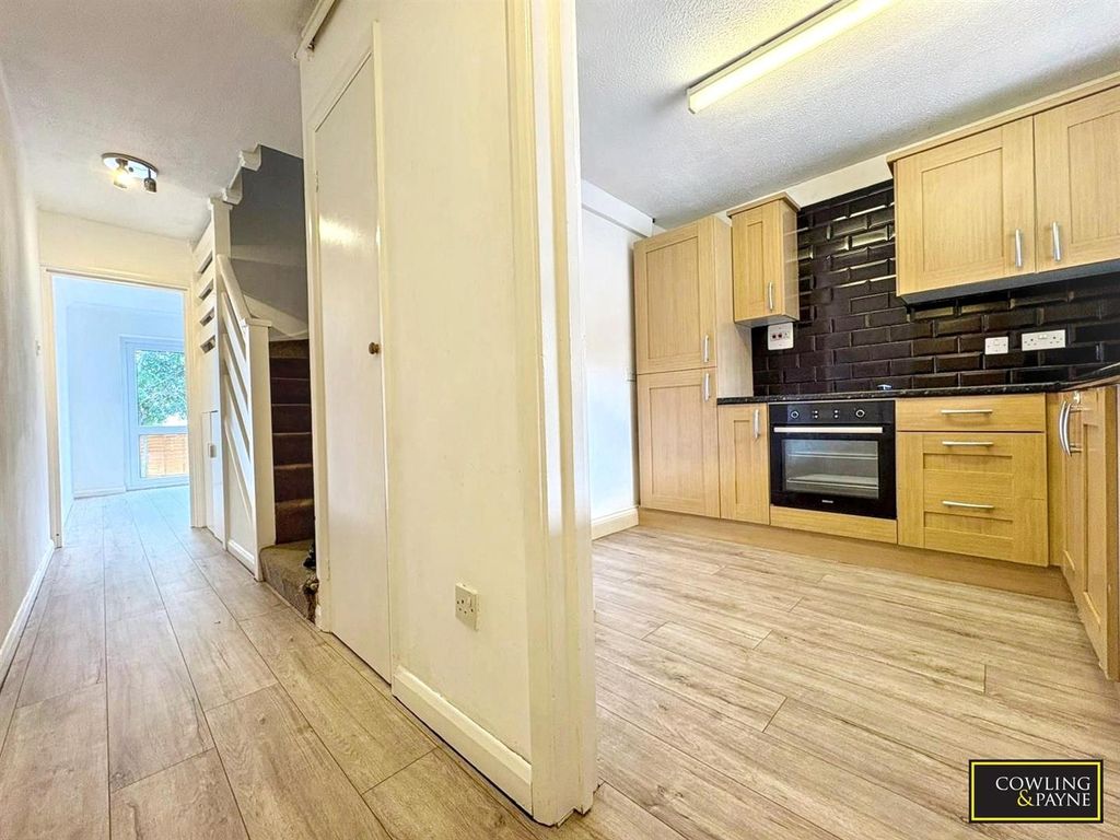 Property photo 1 of 23 Entrance Hall