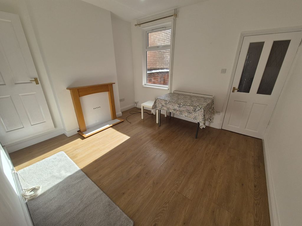Property photo 3 of 10 Dining Room