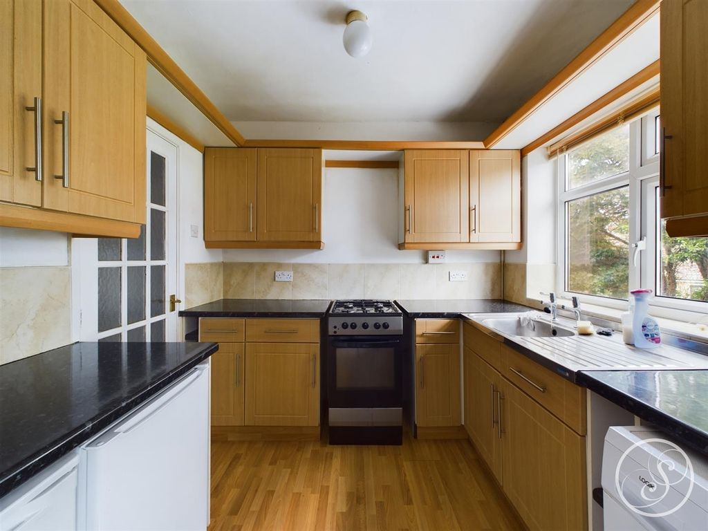 Property photo 2 of 18 Kitchen
