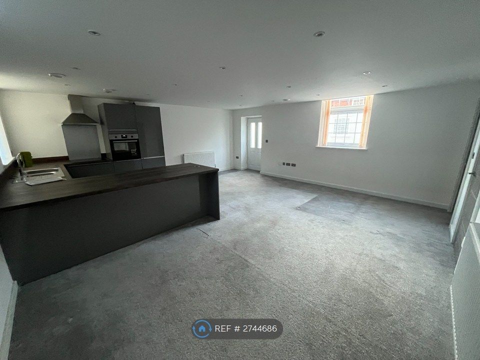 Property photo 3 of 9 Living Area