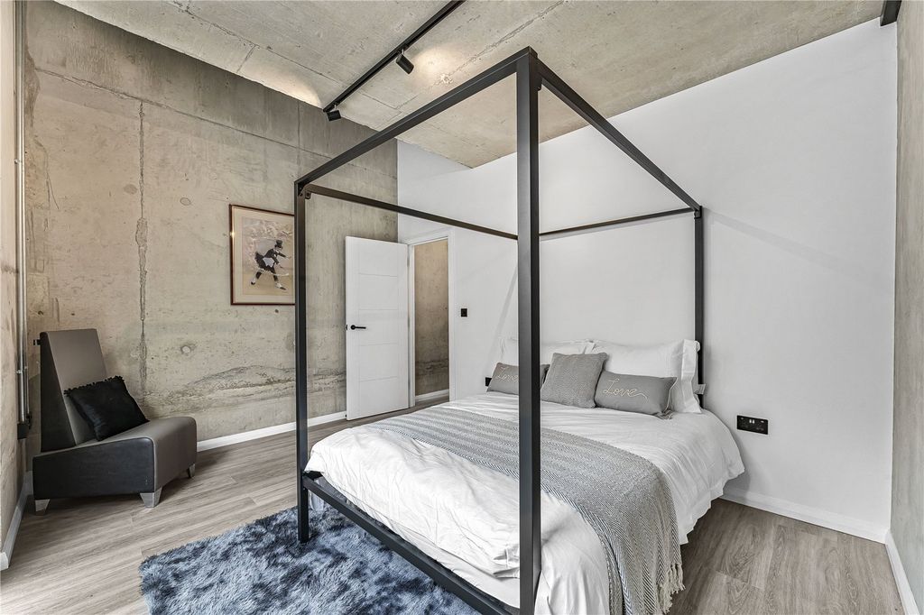 Property photo 2 of 22 Picture No. 13