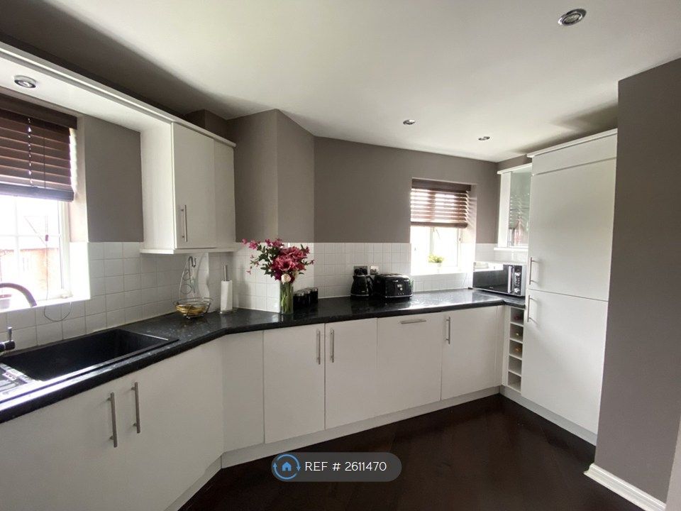 Property photo 2 of 12 Kitchen