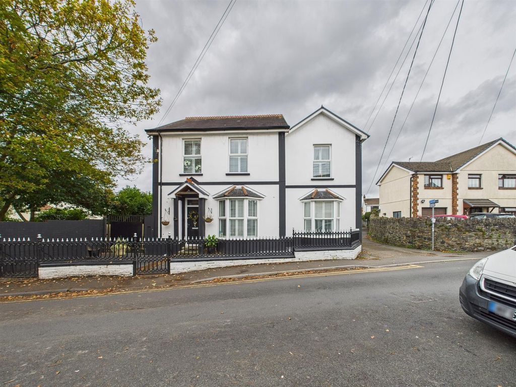 Property photo 1 of 32 Cam04045G0-Pr0035-Still043.Jpg