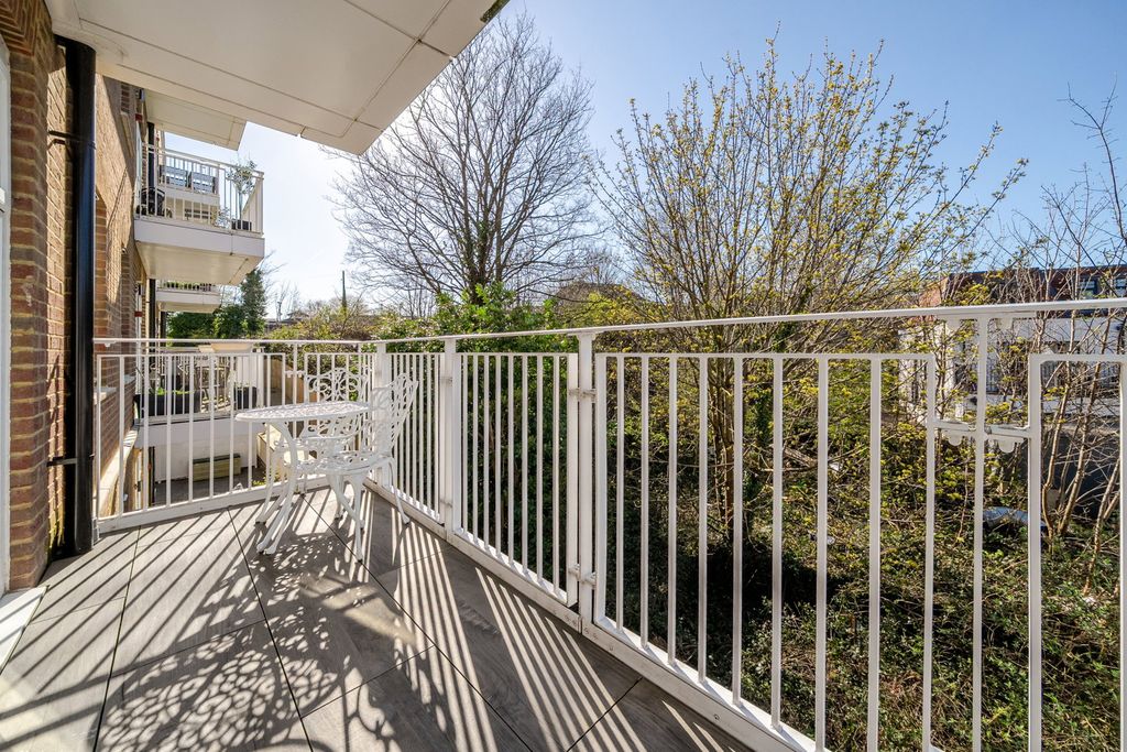 Additional image 4 of 2 bed flat for saleAtkinson House, 3 Eden Place, Oxted RH8