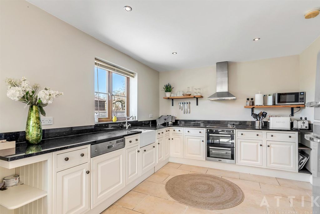 Property photo 3 of 40 3 Town Farm Cottages, Chediston Ip19 Obe (19).Jpg