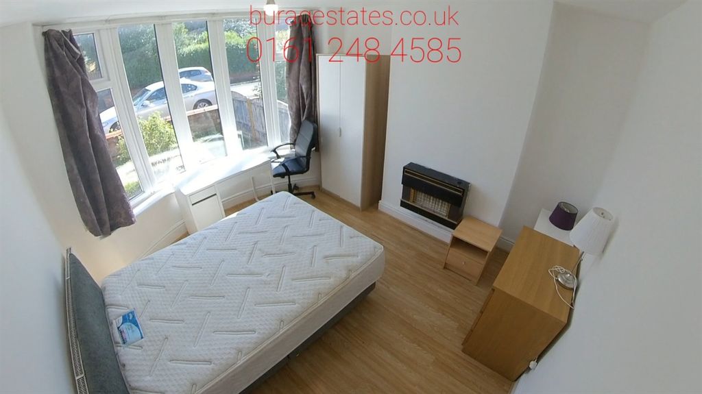 Property photo 1 of 12 Bright, Tidy Double Bedroom With A Large Bay Windo...
