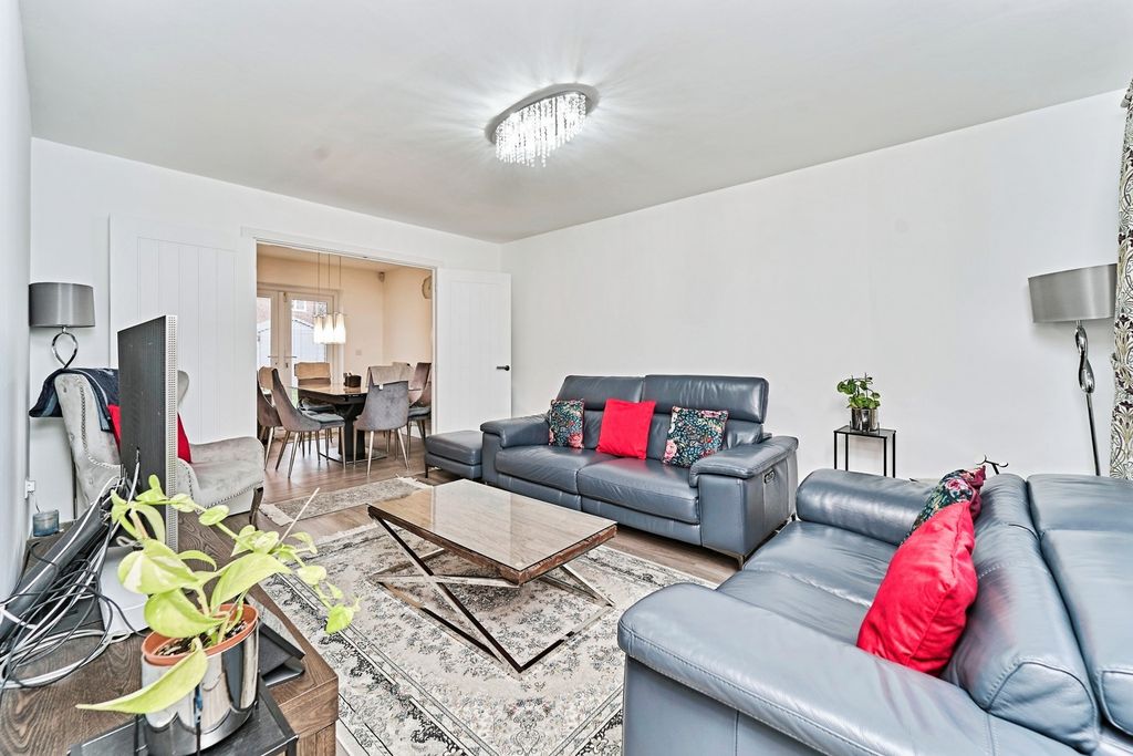 Property photo 2 of 20 Pbox-Img.Jpg