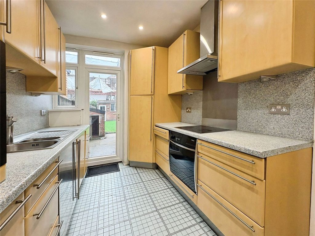 Property photo 3 of 16 Kitchen